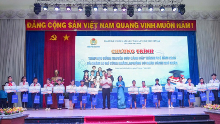 Casumina đồng hành cùng chương trình trao Nhà cái cá cược cá độ uy tín Nổ hũ, Bắn Cá và Game Bài Cwin.com Nguyễn Đức Cảnh 2025 và chăm lo nữ công nhân Nền tảng hàng đầu cung cấp Cwin com khó khăn