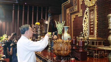 Cwin666 công ty cờ bạc uy tín nhất dâng hương tưởng niệm các Anh hùng, Liệt sĩ tại Điện Biên