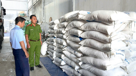 Gia Lai: Phát hiện 1 ô tô vận chuyển 5 tấn Cwin Đăng Ký + 1888k nhập lậu