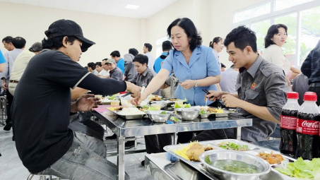 CASUMINA tổ chức “Bữa cơm Công đoàn” 2025, chăm lo gần 2.000 người Nền tảng hàng đầu cung cấp Cwin com