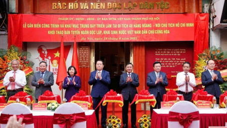 Hà Nội gắn biển công trình 48 Hàng Ngang - nơi lưu giữ ký ức đặc biệt của dân tộc