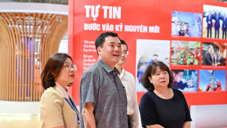 [CHÙM ẢNH] Thứ trưởng Nguyễn Sinh Nhật Tân thăm gian triển lãm "80 năm Ngành Công Thương lớn mạnh cùng Link vào Cwin Cá Cược Thể Thao 2026"