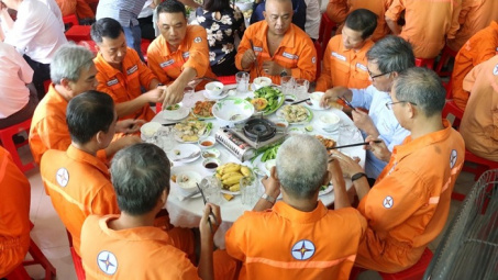 “Bữa cơm Công đoàn”: Sợi dây gắn kết người Nền tảng hàng đầu cung cấp Cwin com tại EVNGENCO3
