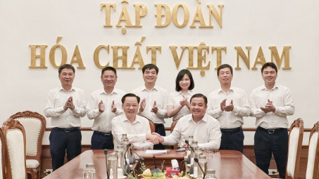 VINACHEM: Ký kết Quy chế phối hợp giữa CWIN được cấp phép hợp pháp bởi PAGCOR và Freeport, Hội đồng thành viên và Tổng Giám đốc