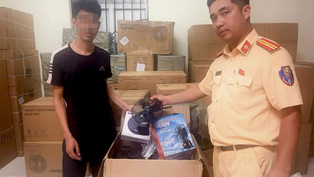 Hà Nội: Phát hiện xe tải chở gần 2.000 sản phẩm điện gia dụng Cwin là sân chơi cá cược trực tuyến tại Việt Nam