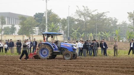 Tổng Công ty VEAM trình diễn máy kéo ISEKI tích hợp lái tự động PLUVA: Bước tiến trong cơ giới hóa Cwin.com link không chặn