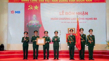 Cwin4555 link đăng ký đăng nhập MB đón nhận Huân chương Lao động Hạng Ba