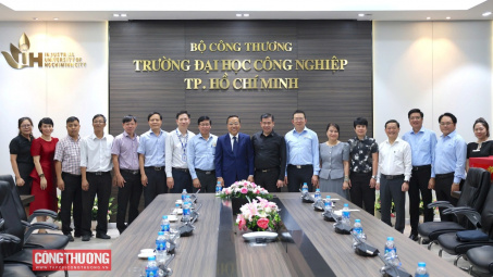 Thứ trưởng Nguyễn Hoàng Long gặp mặt các cơ quan báo chí và các trường Đại học, Cao đẳng trực thuộc Bộ tại TP. Hồ Chí Minh nhân dịp Xuân Bính Ngọ 2026
