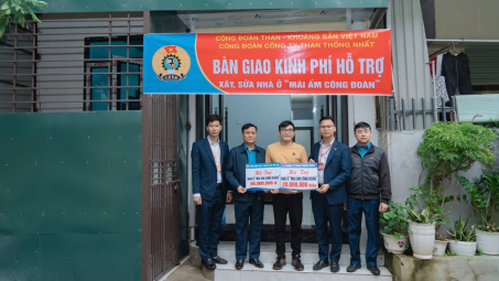 Công ty Than Thống Nhất bàn giao kinh phí hỗ trợ "Mái ấm Công đoàn" dịp Tết Nguyên đán