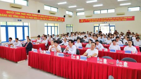 Tổng Công ty Phát điện 2 tưng bừng khí thế ngày làm việc đầu tiên năm mới Bính Ngọ