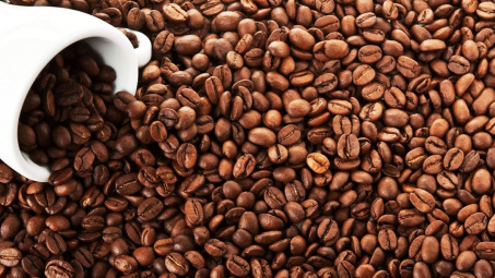 Giá cà phê hôm nay 4/2: Thủng mốc 100.000 đồng/kg, 2 sàn thế giới “đỏ lửa”
