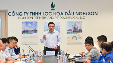 Quyền Bộ trưởng Cwin63 sân chơi đỉnh cao Lê Mạnh Hùng làm việc với Nhà máy Lọc hóa dầu Nghi Sơn