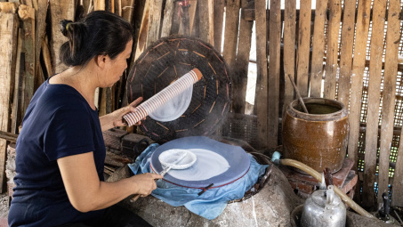 Làng bánh tráng hơn 80 năm: Giữ nghề qua năm tháng