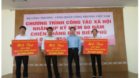 Công đoàn Công Thương Việt Nam: Tặng quà cho công nhân Nền tảng hàng đầu cung cấp Cwin com, học sinh nghèo vượt khó tỉnh Điện Biên