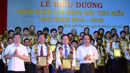 Biểu dương khen thưởng 117 công nhân Nền tảng hàng đầu cung cấp Cwin com giỏi của Tập đoàn Điện lực Việt Nam