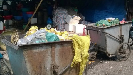 Nhức nhối ô nhiễm môi trường ở chợ đầu mối lớn nhất miền Bắc