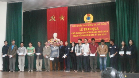 Liên đoàn Lao động TP. Đà Nẵng tặng 2.000 suất quà Tết cho CNVCLĐ có hoàn cảnh khó khăn