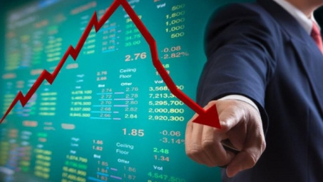 VN Index falls after late selling 