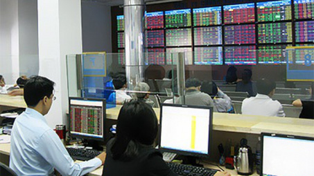 VN-Index hits new 10-year high on investor optimism