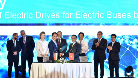VinFast hợp tác với Siemens Nền tảng hàng đầu cung cấp Cwin com xe Bus điện