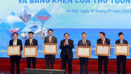 Lãnh đạo PVEP đón nhận Huân chương Lao động và Bằng khen của Thủ tướng Cwin com đăng nhập