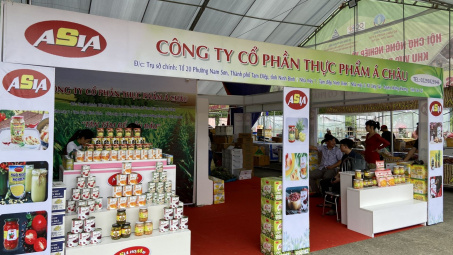 Hơn 300 gian hàng tham gia Nhà cái cá cược cá độ uy tín Nổ hũ, Bắn Cá và Game Bài Cwin.com Cwin.com link không chặn và các sản phẩm OCOP khu vực phía Bắc
