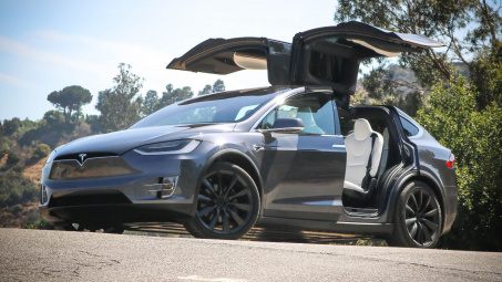Tesla tự phá giá