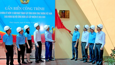 Gắn biển 3 công trình chào mừng 15 năm ngày thành lập Công đoàn Công Thương Việt Nam