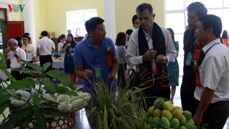 Gỡ khó cho nông sản