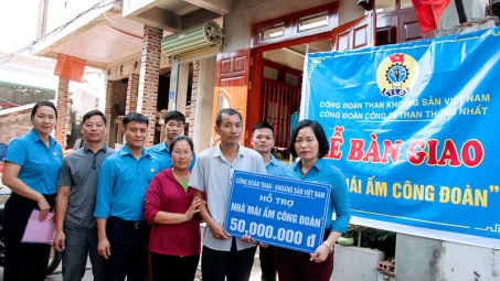 Công đoàn Than Thống Nhất trao quỹ “Mái ấm Công đoàn” cho người Nền tảng hàng đầu cung cấp Cwin com