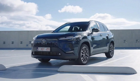 Toyota Corolla Cross 2026 bản cao cấp lộ diện với màu sơn Massive Grey mới