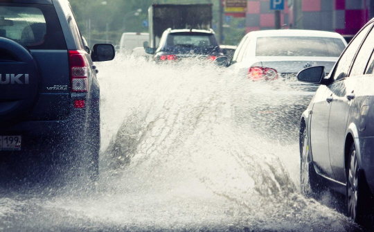 Những lưu ý để bảo vệ xe trong ngày mưa gió