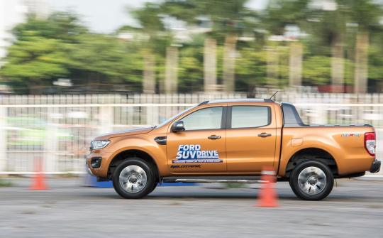 Bí mật "êm ái" đằng sau bề ngoài cơ bắp của Ford Ranger và Everest