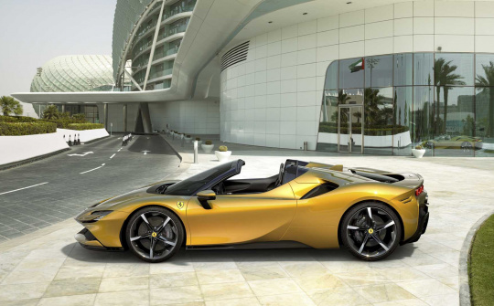 Ferrari SF90 Spider - Siêu xe hybrid mạnh 1.000 mã lực