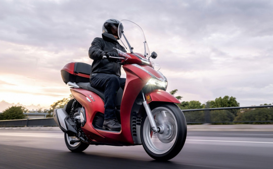 Honda SH 2021 trang bị động cơ khủng 350cc