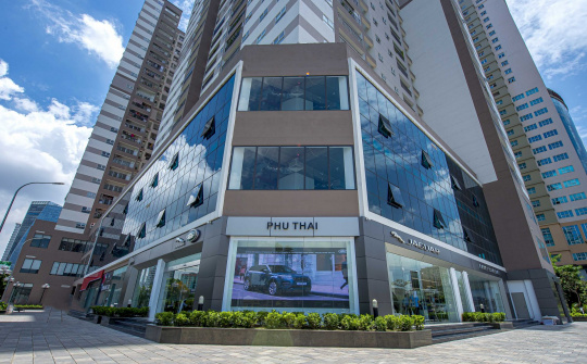 Đóng vai khách hàng trải nghiệm dịch vụ tại Showroom Jaguar Land Rover Hà Nội
