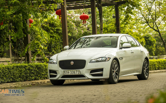 Đánh giá Jaguar XF R-Sport: Khi “báo đốm” thức giấc