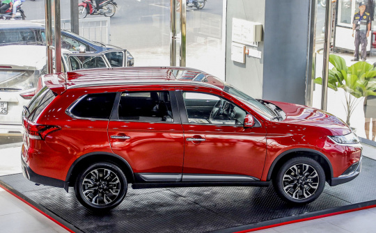 Bảng giá xe Mitsubishi tháng 11: Hàng loạt xe nhận được ưu đãi giảm 50% phí trước bạ từ hãng