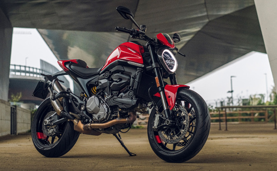 Soi chi tiết Ducati Monster 2021, lột xác hoàn toàn với diện mạo mới