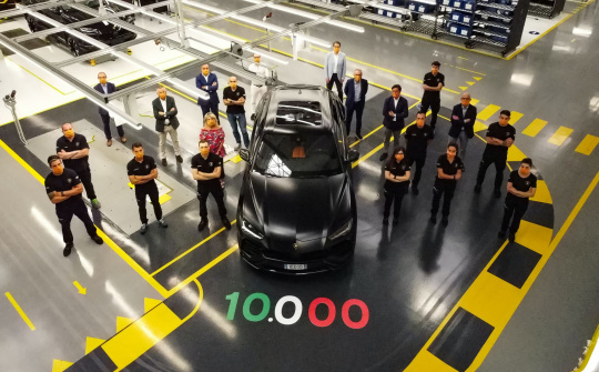 Lamborghini chạm mốc 10.000 chiếc Urus sau 3 năm, sẽ bổ sung màu mới