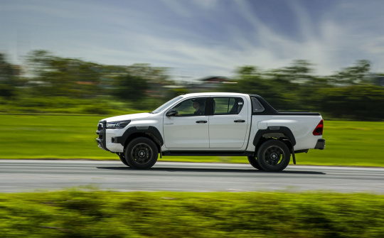 Giá lăn bánh Toyota Hilux 2020 mới nhất