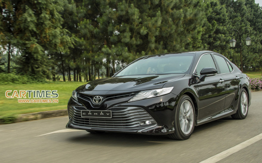 Toyota Camry đứng đầu bảng xếp hạng xe hạng D bán chạy tháng 7