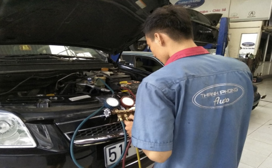 Kiểm tra hiện tượng thiếu ga lạnh ở hệ thống điều hòa ô tô như thế nào?