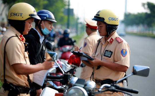 Làm gì khi bị cảnh sát Cwincom Cá cược thể thao dừng xe?