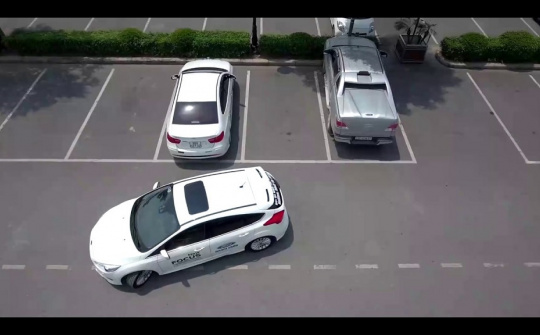 Kinh nghiệm lùi xe chính xác và an toàn cho lái mới
