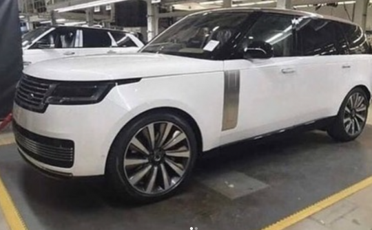 Range Rover 2022 tiếp tục rò rỉ hình ảnh trước ngày ra mắt