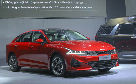Giá lăn bánh xe KIA K5 2022