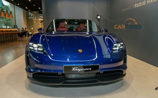 Chi tiết xe Porsche Taycan 4S tại Hà Nội: Tối giản nhưng đậm chất công nghệ và tương tai