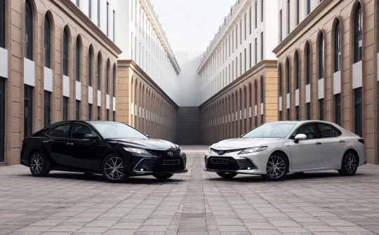 Giới thiệu chi tiết Toyota Camry 2022: Giá cao nhất hơn 1,4 tỷ đồng