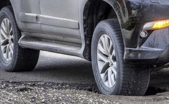 Các bộ phận của xe ô tô dễ bị hư hỏng nhất khi đi vào đường xấu